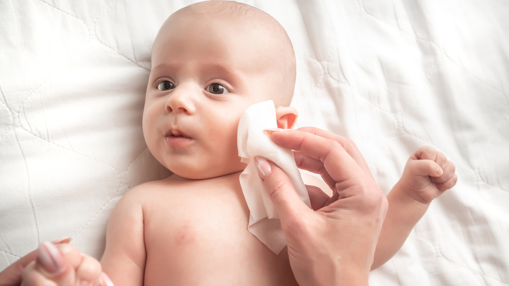 Tips Memilih Tisu Basah Untuk Bayi